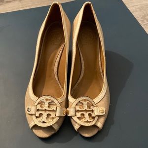Tory Burch Tan/White Peep-toe Wedges
